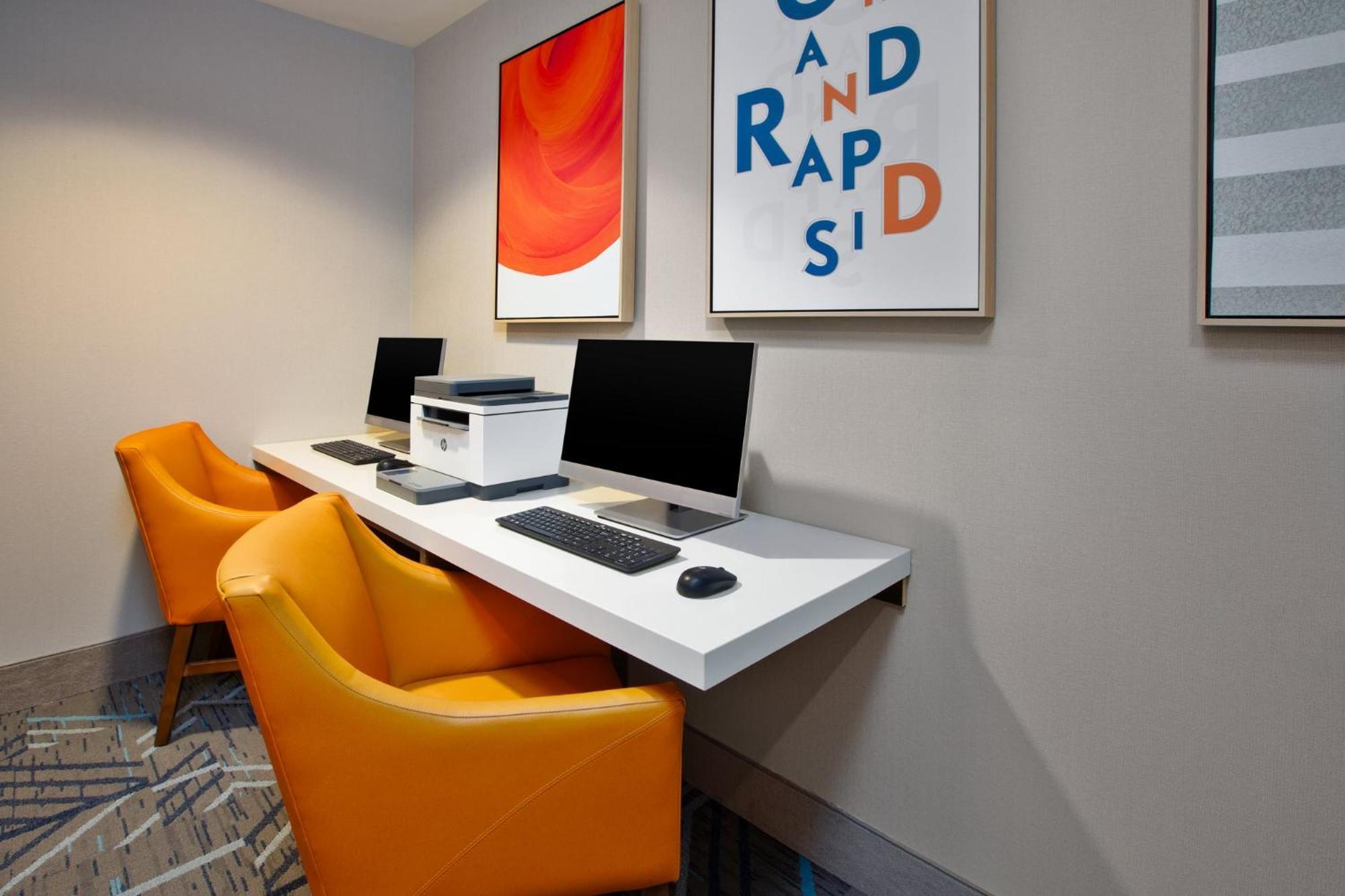 Holiday Inn Express Hotel & Suites Grand Rapids-North By Ihg Eksteriør billede